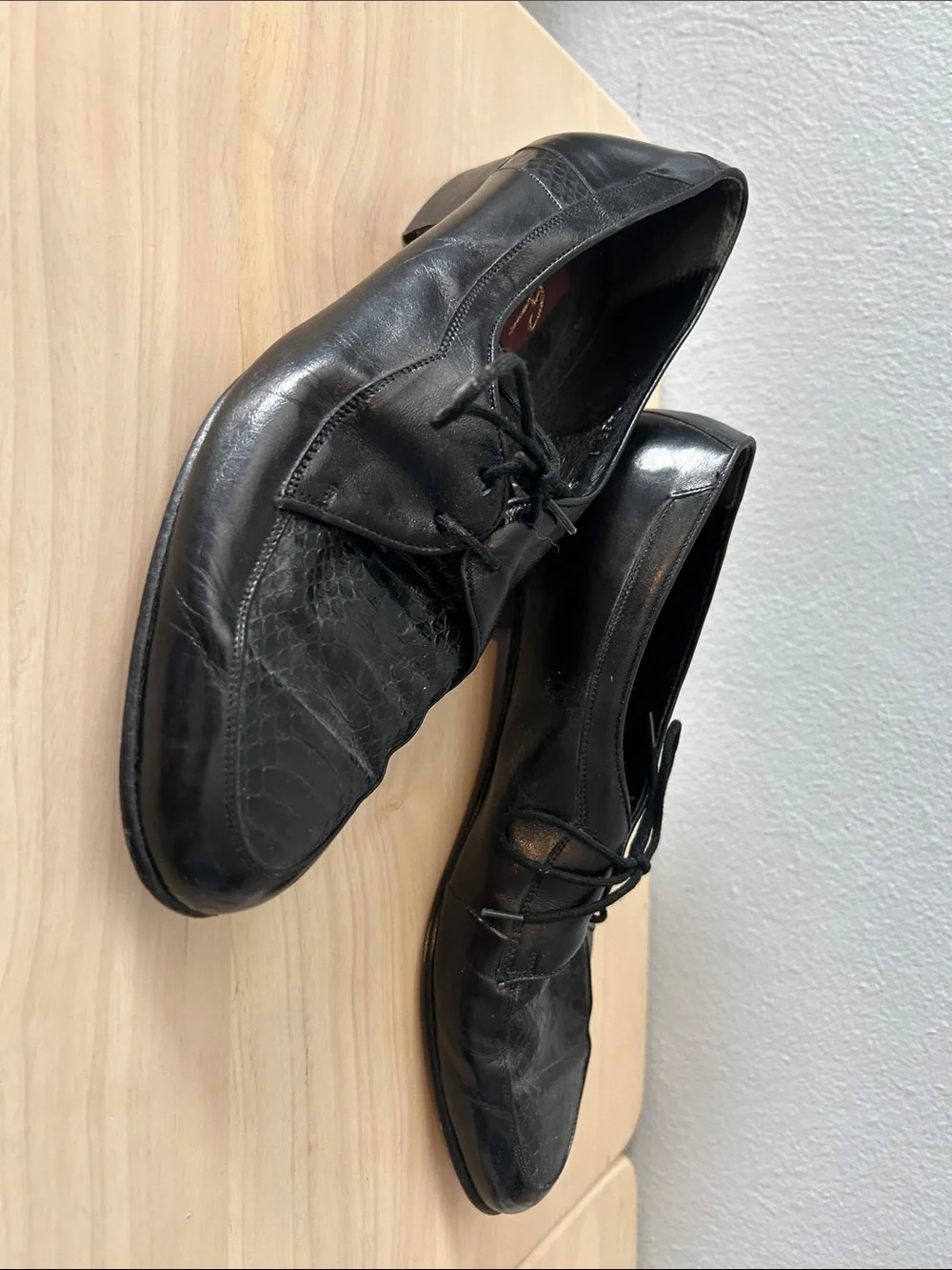 VTG Giorgio, Brittney, black leather and snake skin lace up loafer made in Spain